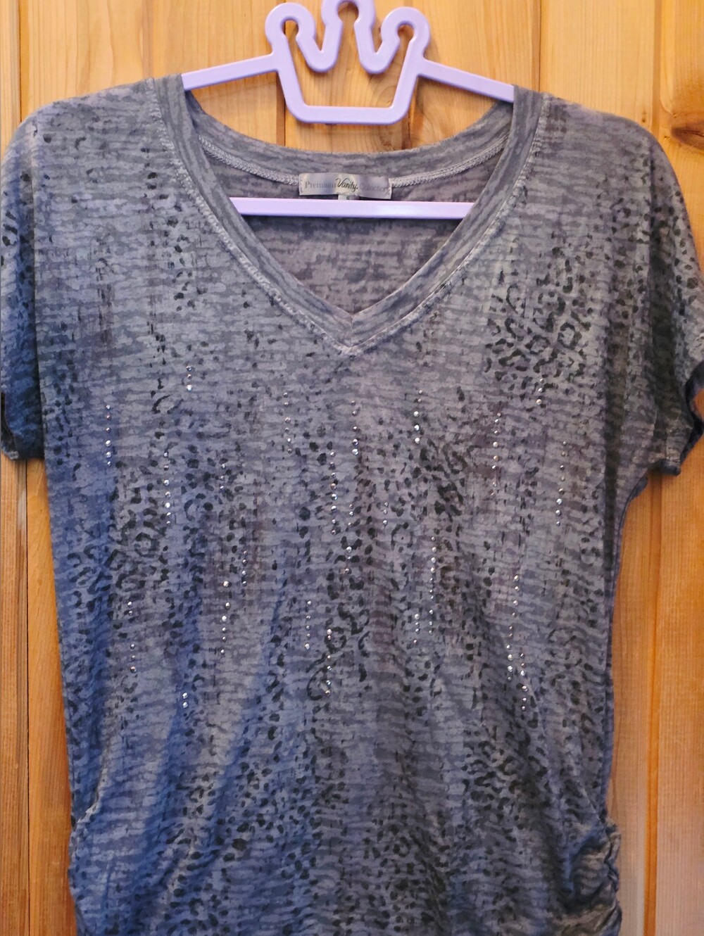 Vintage Y2k Wash Gray V-Neck Tee with Subtle Animal Print and Stud Detail